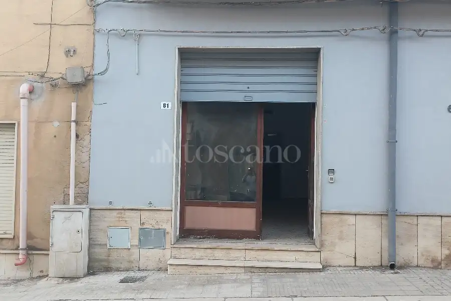 Negozio in affitto di 45 mq a €400 (rif. 56/2025)