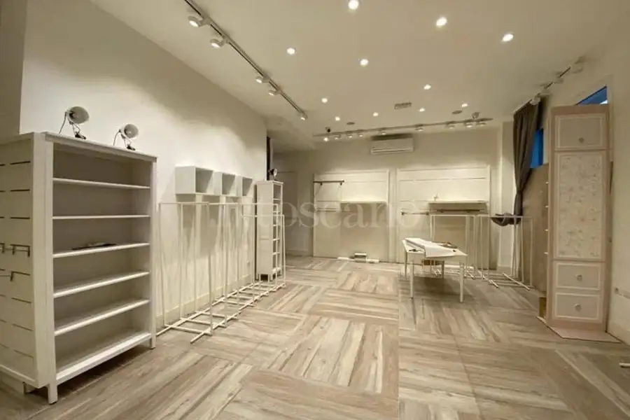 Negozio in vendita di 140 mq a €325.000 (rif. 70/2025)