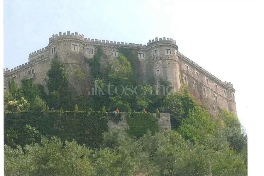 Palazzo in vendita di 3.000 mq trattativa riservata (rif. 69/2026)