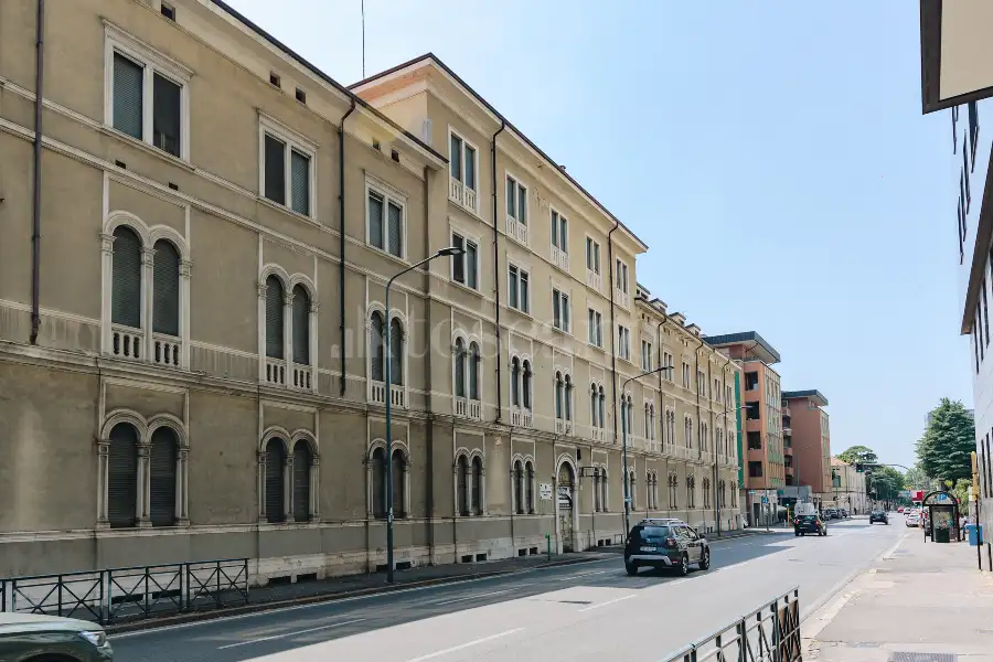 Palazzo in vendita di 7.000 mq trattativa riservata (rif. 21/2025)