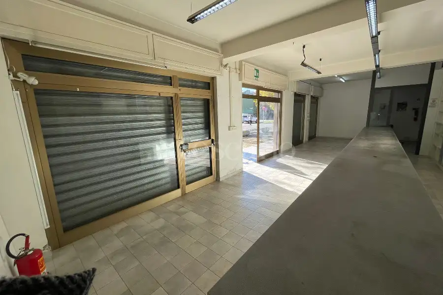 Negozio in affitto di 120 mq a €1.300 (rif. 185/2023)