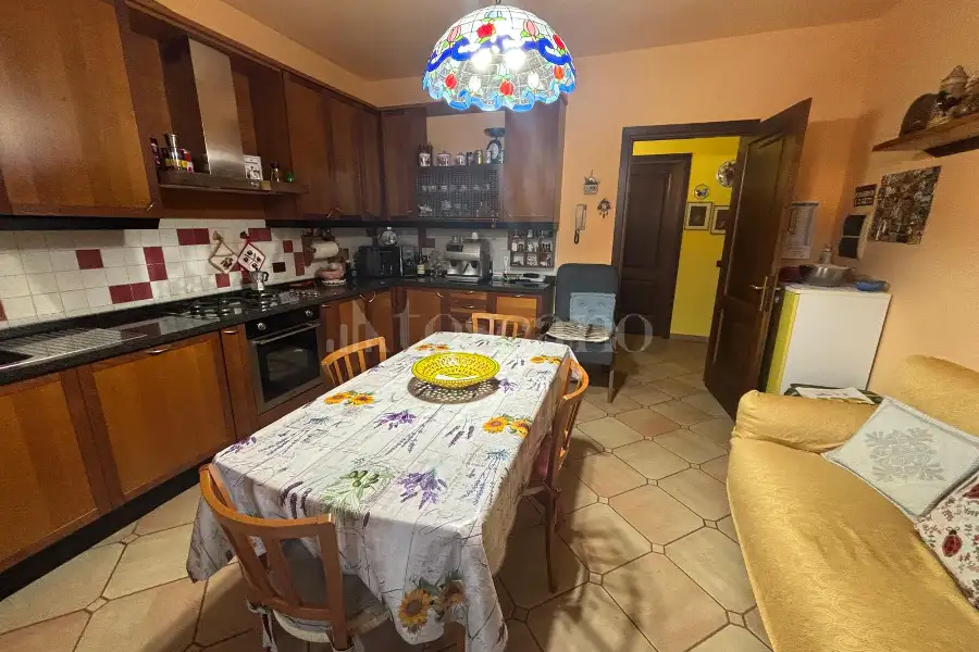 Negozio in vendita di 2.050 mq trattativa riservata (rif. 12/2026)