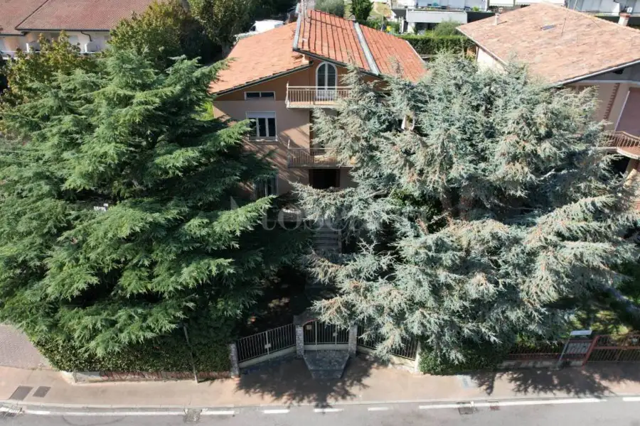 Casa Indipendente in vendita di 395 mq a €1.090.000 (rif. 69/2024)