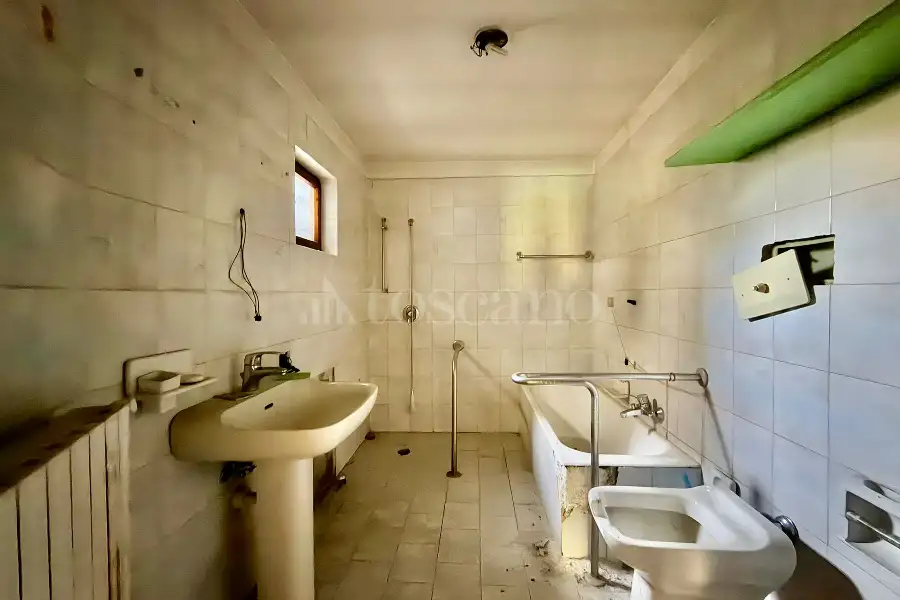 Casa Indipendente in vendita di 400 mq a €315.000 (rif. 41/2026)