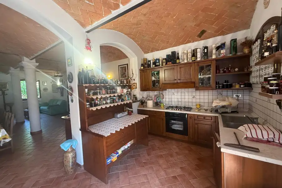 Casa Indipendente in vendita di 600 mq a €1.359.000 (rif. 49/2026)