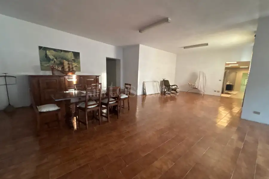 Negozio in vendita di 2.050 mq trattativa riservata (rif. 12/2026)
