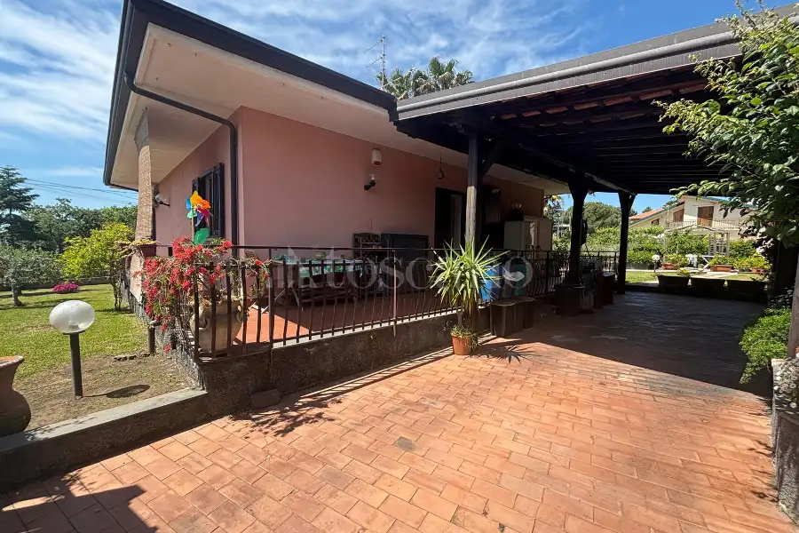 Villa in vendita di 100 mq a €370.000 (rif. 95/2026)