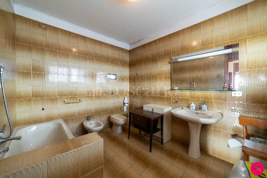 Casa Indipendente in vendita di 370 mq a €380.000 (rif. 8/2026)