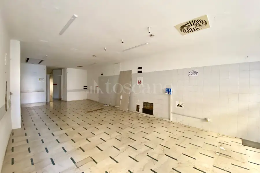 Negozio in vendita di 93 mq a €110.000 (rif. 28/2026)