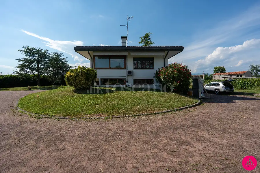 Villa in vendita di 303 mq a €499.000 (rif. 124/2026)