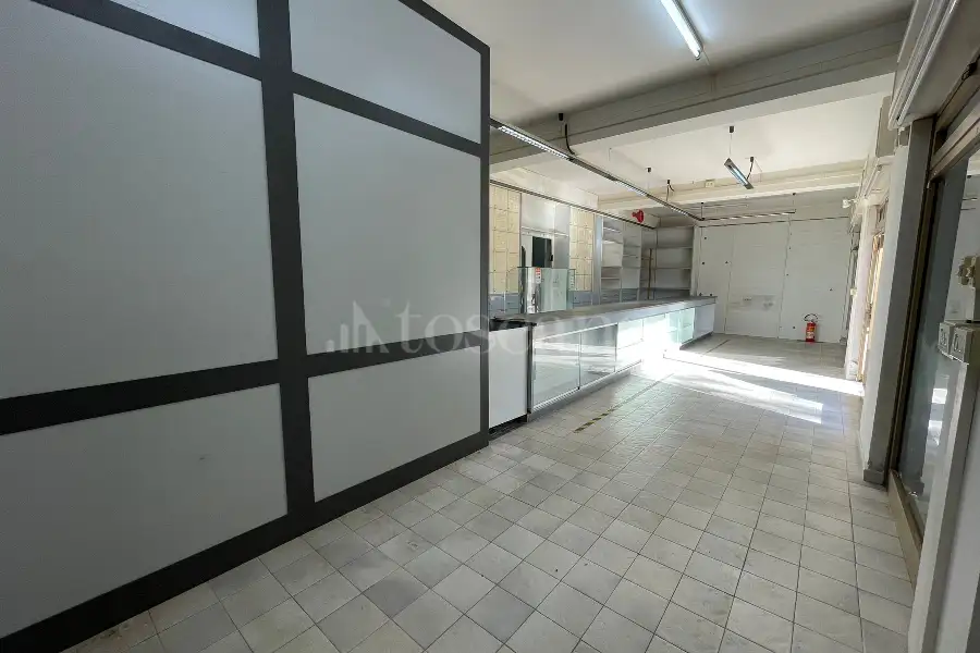 Negozio in affitto di 120 mq a €1.300 (rif. 185/2023)