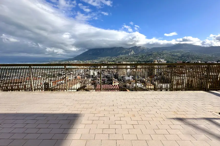 Attico in vendita di 175 mq a €255.000 (rif. 16/2026)