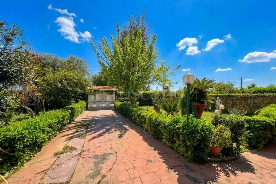 Villa Bifamiliare in vendita di 100 mq a €315.000 (rif. 36/2026)