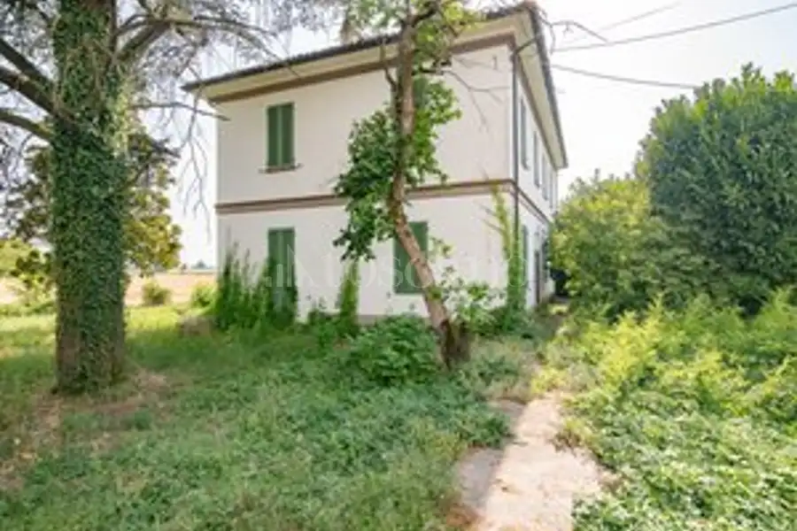 Casale in vendita di 400 mq a €180.000 (rif. 11/2026)
