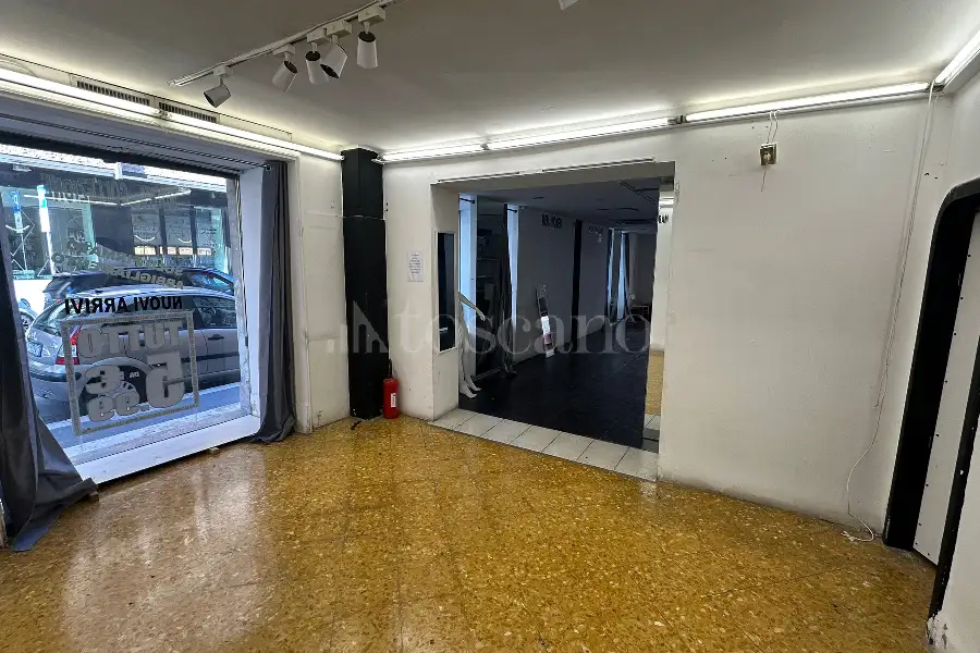 Negozio in affitto di 179 mq a €6.450 (rif. 21/2026)