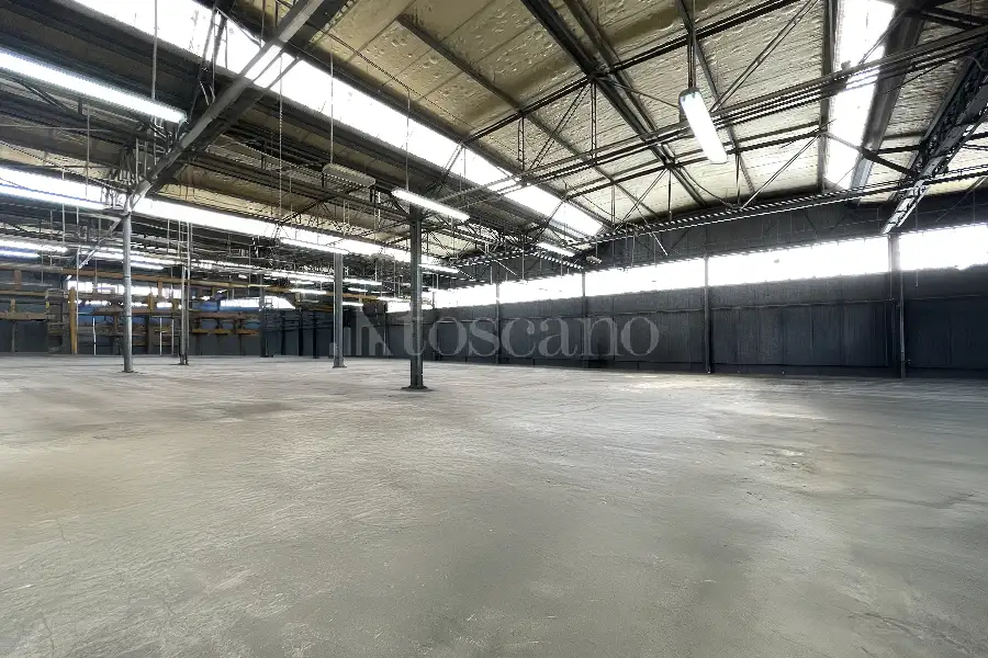 Capannone in affitto di 2.000 mq a €6.300 (rif. 23/2026)