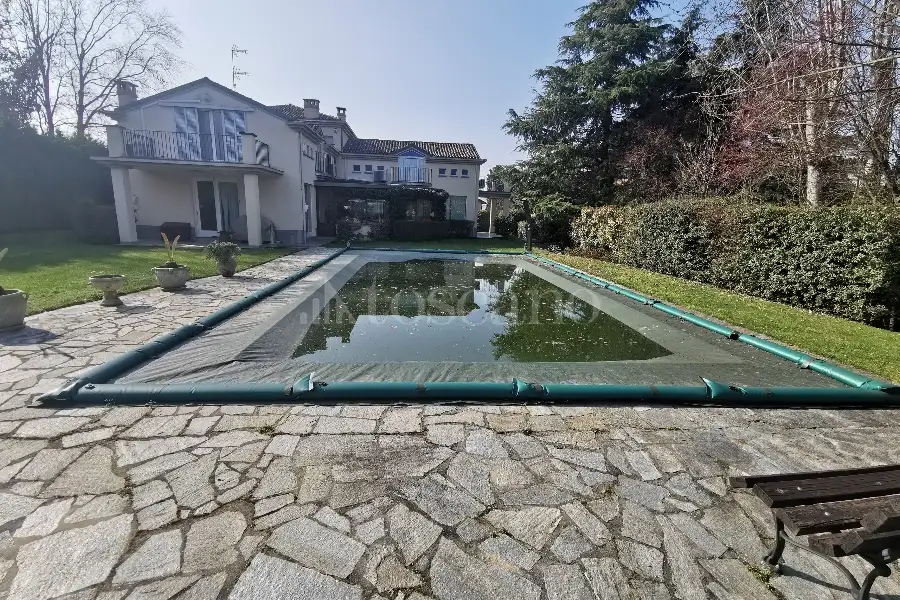 Casale in vendita di 600 mq a €1.400.000 (rif. 32/2026)