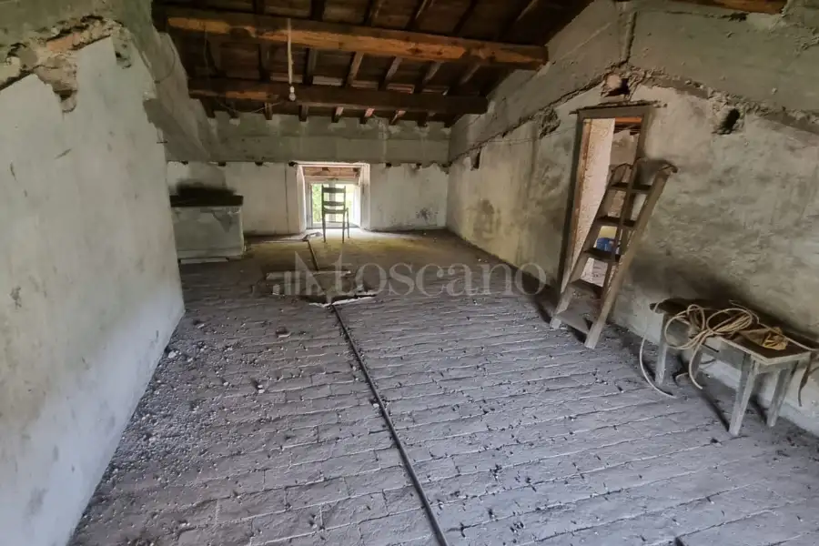 Casale in vendita di 660 mq a €95.000 (rif. 22/2025)