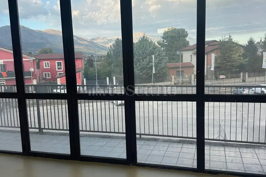 Ufficio in affitto di 300 mq a €3.000 (rif. 83/2026)