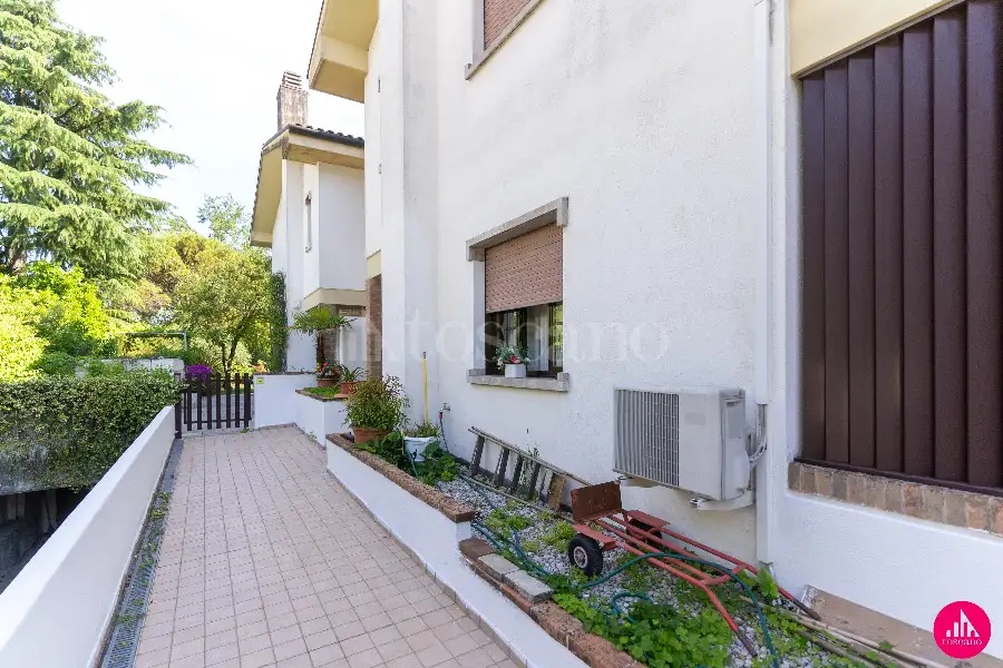 Villino a Schiera in vendita di 194 mq a €345.000 (rif. 99/2026)