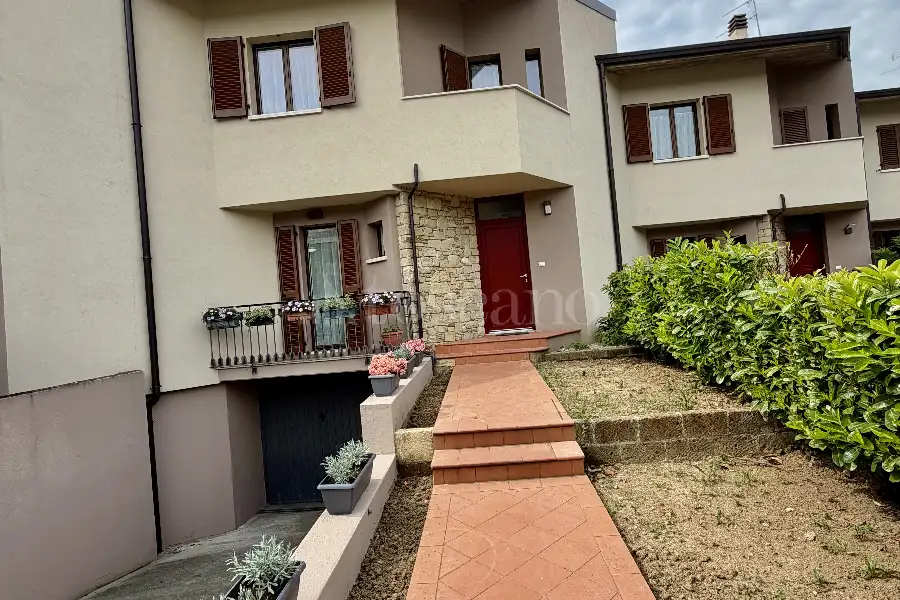 Villino a Schiera in vendita di 200 mq a €360.000 (rif. 33/2026)