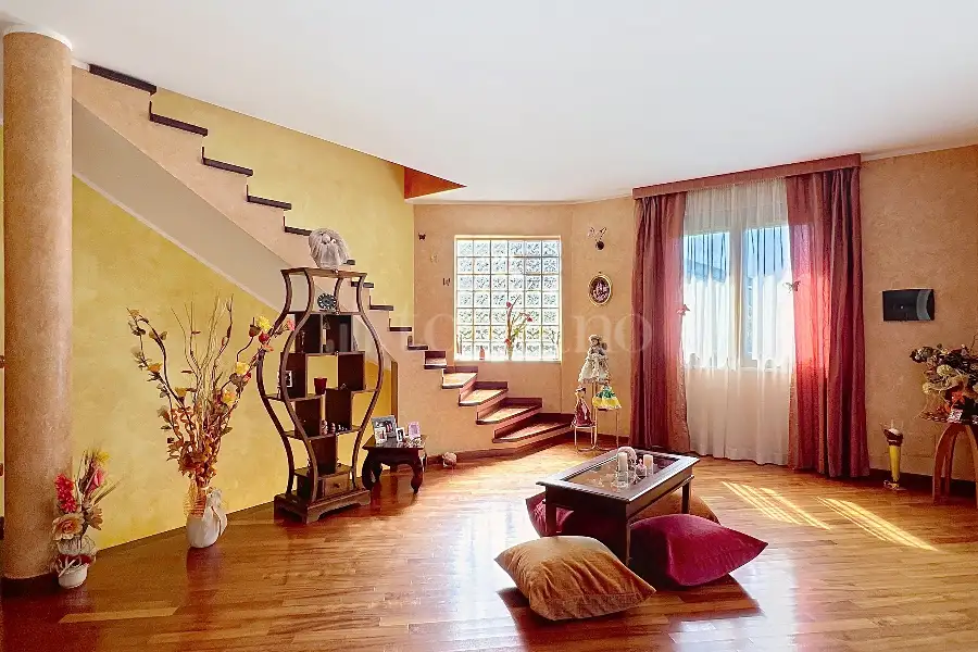 Casa Indipendente in vendita di 330 mq a €590.000 (rif. 82/2025)
