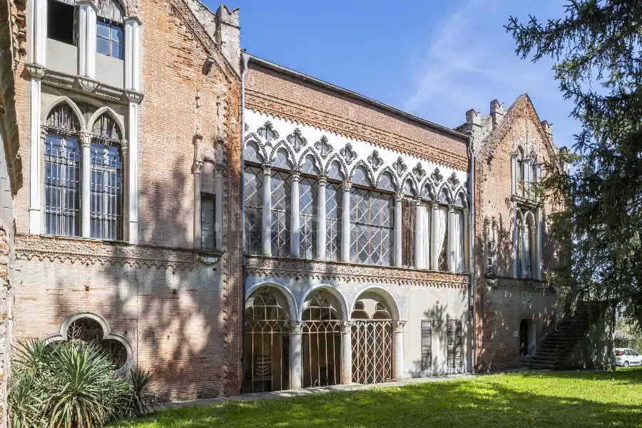Casale in vendita di 1.000 mq a €1.500.000 (rif. 5/2026)