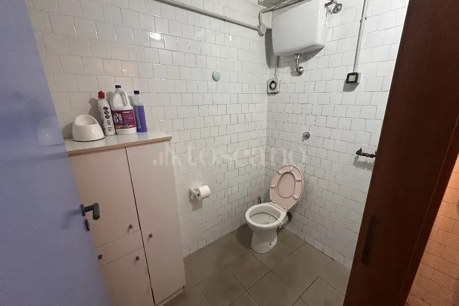 Negozio in vendita di 176 mq a €79.000 (rif. 31/2025)