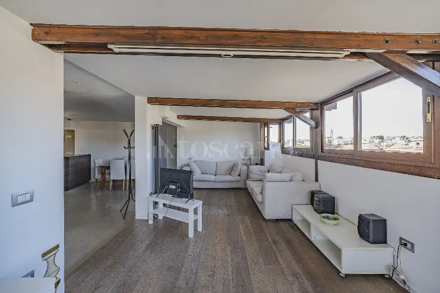 Attico in affitto di 82 mq a €1.900 (rif. 22/2026)
