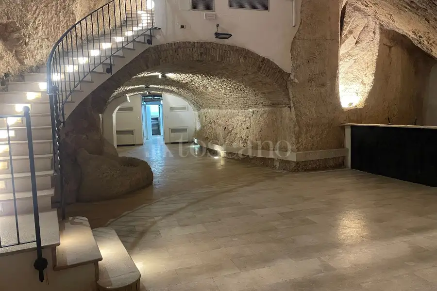 Negozio in affitto di 230 mq a €3.500 (rif. 116/2025)