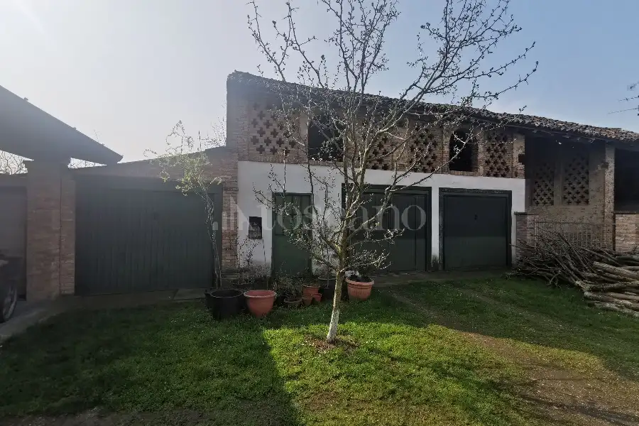 Casa Indipendente in vendita di 210 mq a €300.000 (rif. 9/2026)