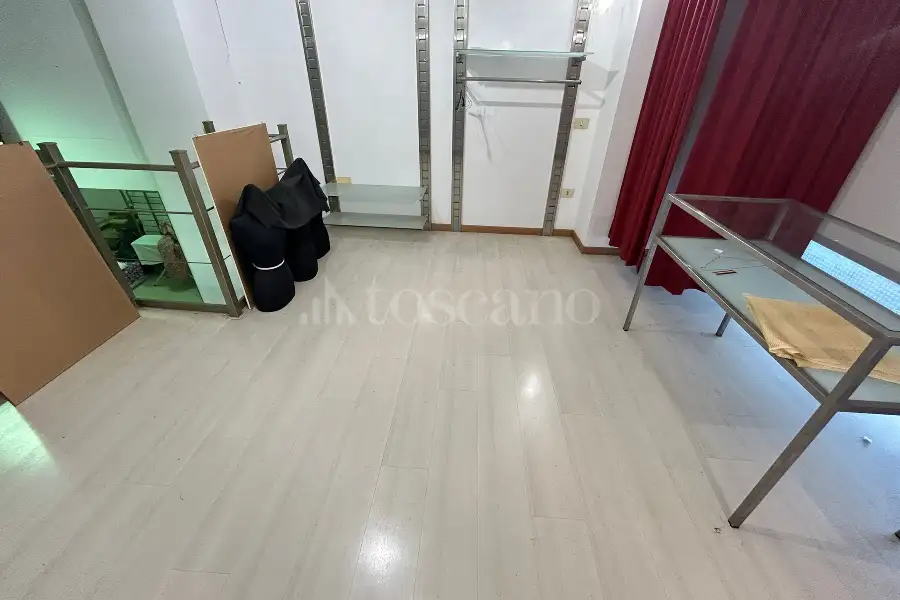Negozio in affitto di 70 mq a €2.500 (rif. 1/2025)
