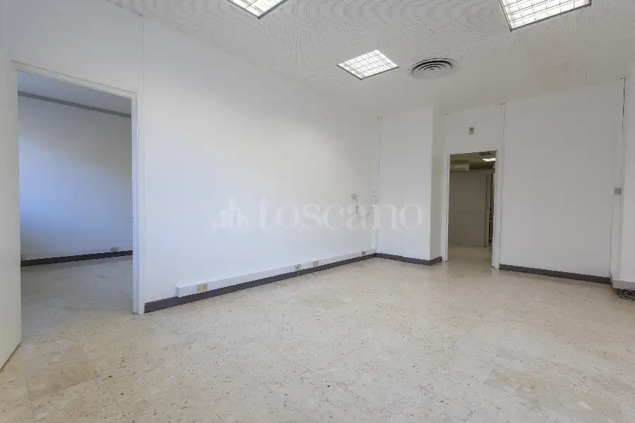 Ufficio in affitto di 255 mq a €6.000 (rif. 138/2025)