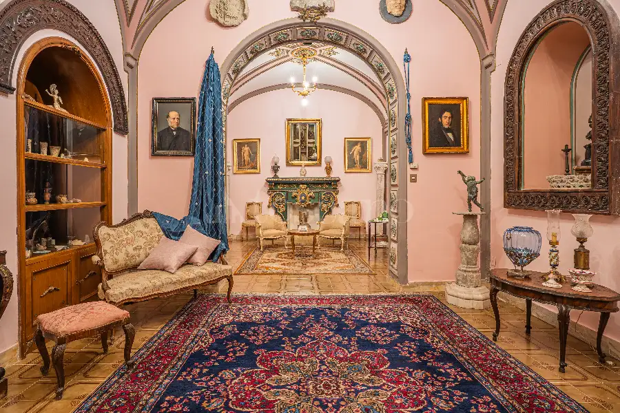 Villa in vendita di 1.200 mq a €4.250.000 (rif. 61/2026)