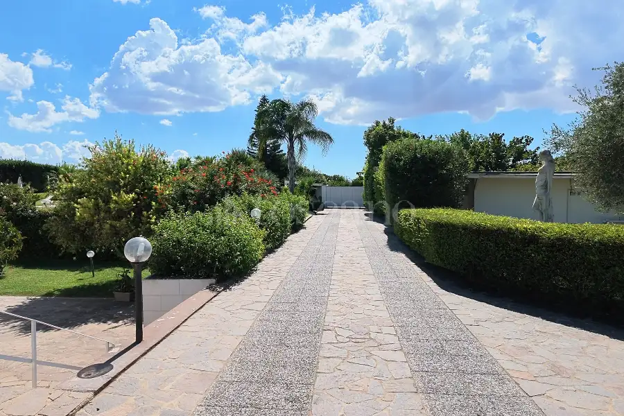 Casa Indipendente in vendita di 250 mq a €879.000 (rif. 203/2026)