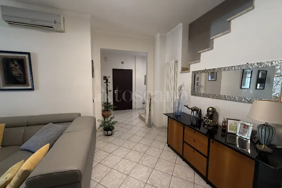 Villa Bifamiliare in vendita di 200 mq a €499.000 (rif. 10/2025)