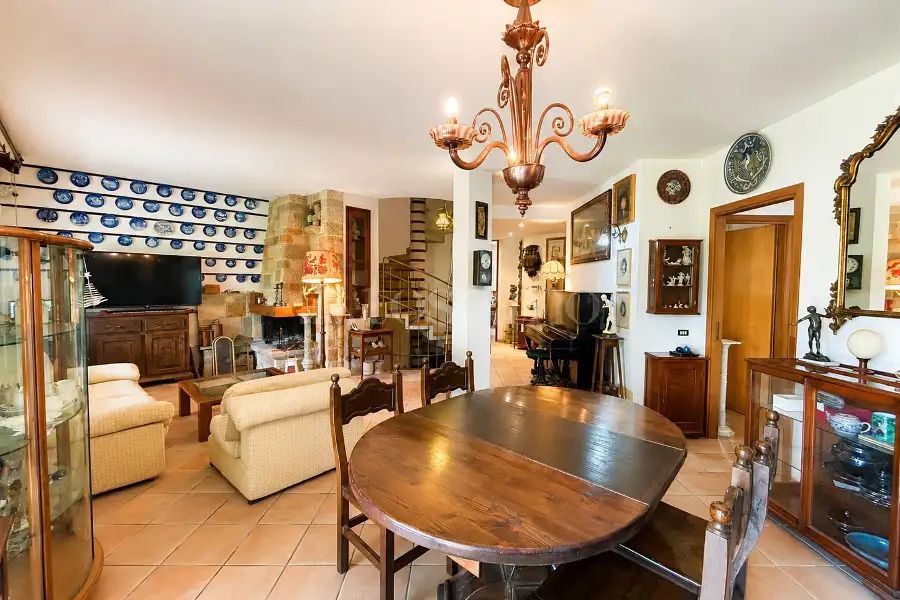 Villa in vendita di 310 mq a €479.000 (rif. 32/2026)