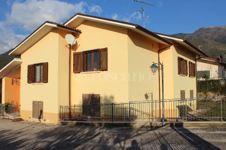 Villa in vendita di 270 mq a €255.000 (rif. 4/2026)