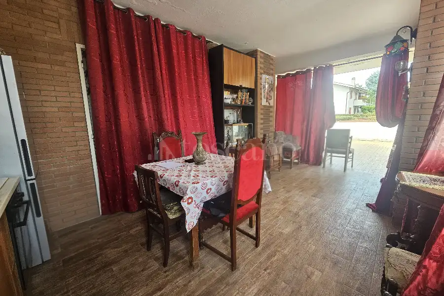 Villa Bifamiliare in vendita di 300 mq a €275.000 (rif. 62/2025)