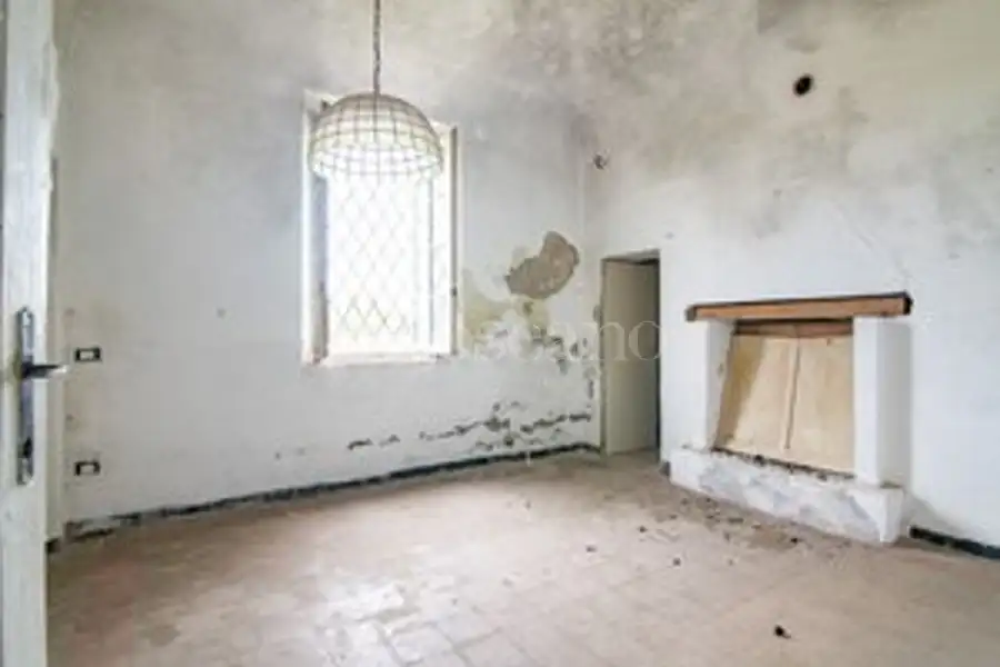 Casale in vendita di 400 mq a €180.000 (rif. 11/2026)