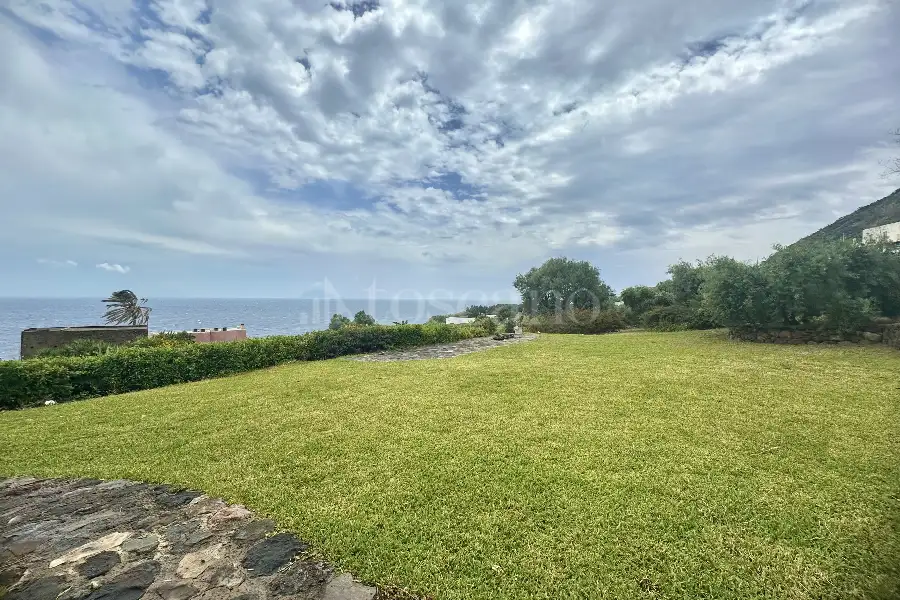 Villa in vendita di 1.000 mq a €1.990.000 (rif. 41/2025)