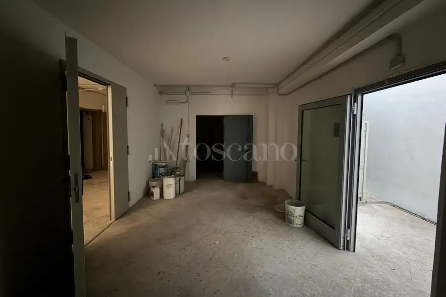 Negozio in vendita di 437 mq a €337.000 (rif. 33/2026)