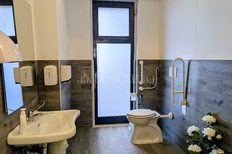 Negozio in vendita di 100 mq a €370.000 (rif. 6/2026)