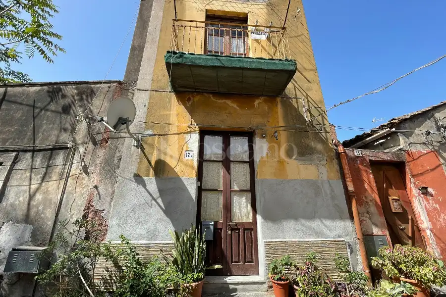 Casa Indipendente in vendita di 300 mq a €295.000 (rif. 160/2025)