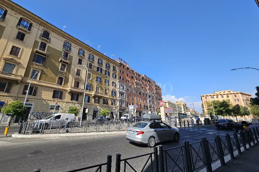 Negozio in affitto di 177 mq a €3.100 (rif. 32/2026)