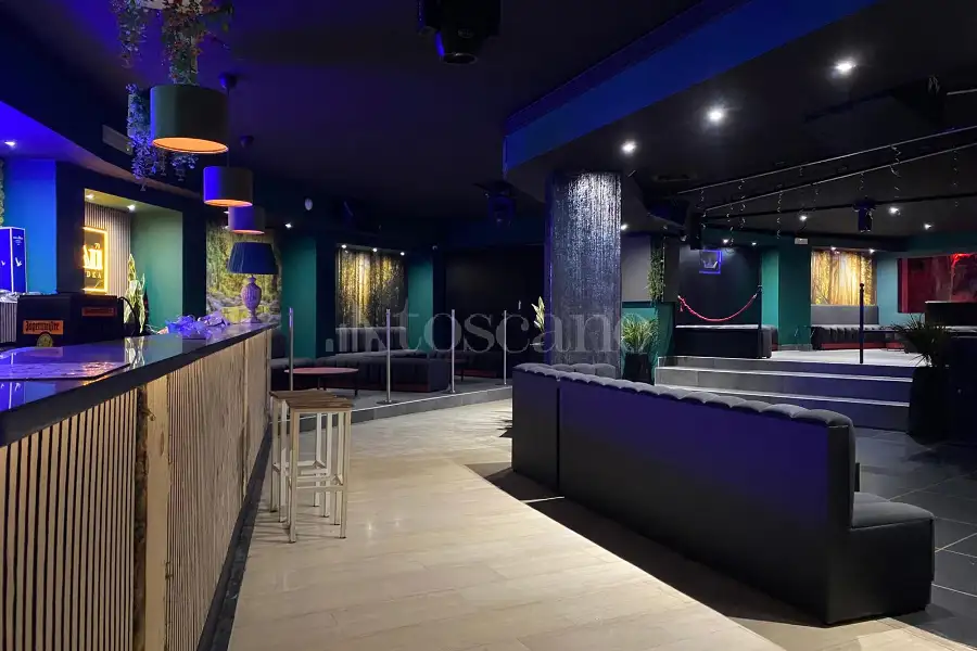 Negozio in vendita di 1.200 mq a €1.250.000 (rif. 40/2026)