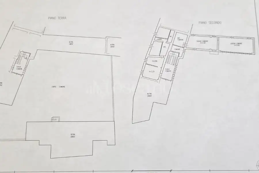 Palazzo in vendita di 818 mq a €430.000 (rif. 25/2026)