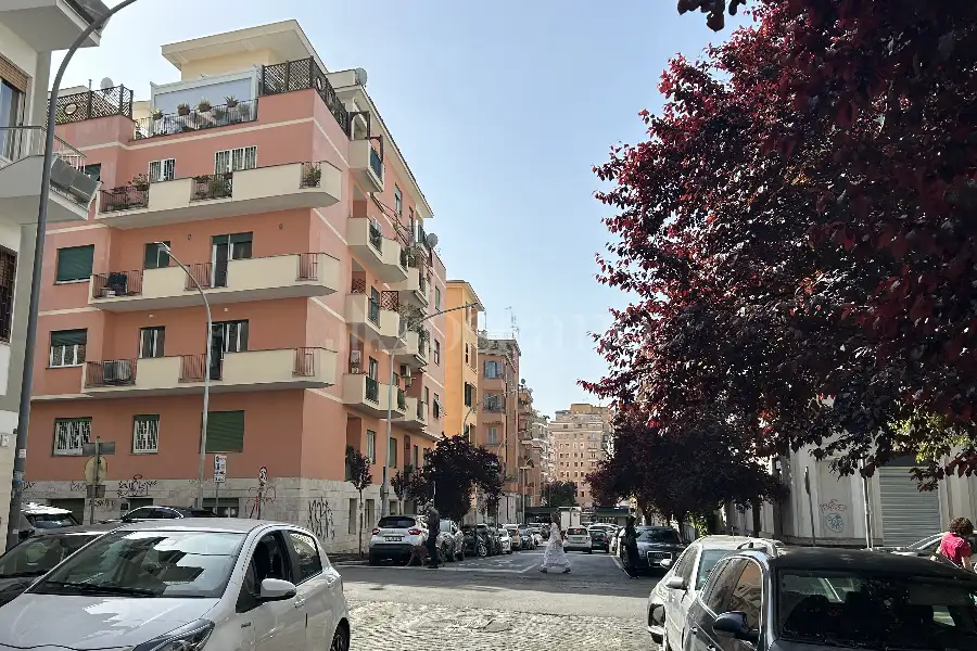 Negozio in affitto di 30 mq a €1.000 (rif. 12/2026)