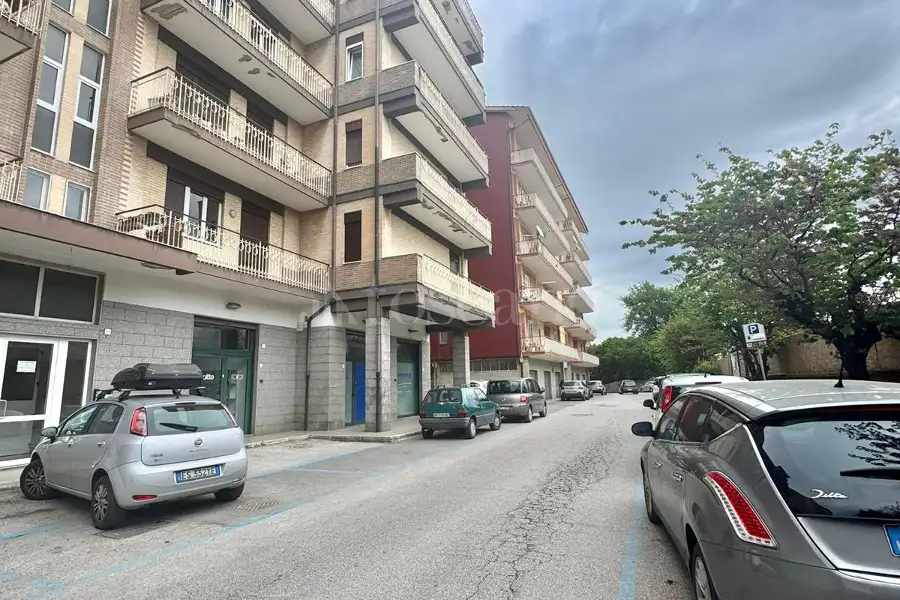 Negozio in affitto di 600 mq a €3.000 (rif. 51/2026)