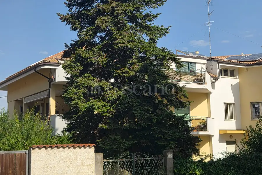 Villa Plurifamiliare in vendita di 575 mq a €580.000 (rif. 33/2026)